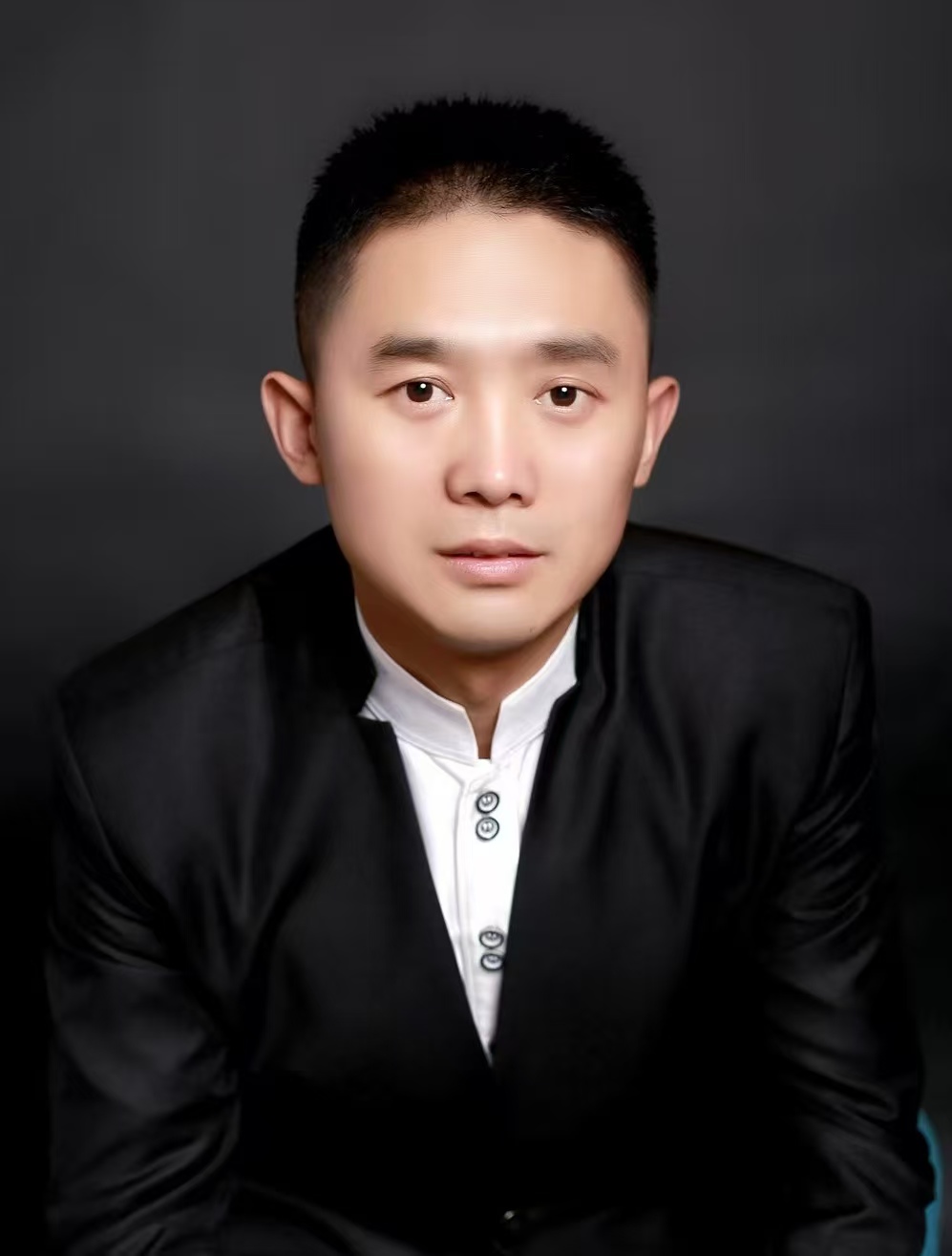 董事  副总经理 贾文龙弟子李站稳